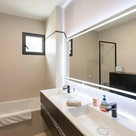 Modern Super-cannes Heated Pool, Parking, Clim, 7 Min To Cannes 别墅 *